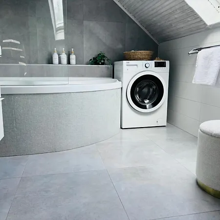 アパート Iris セーケシュフェヘールヴァール