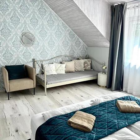 Iris セーケシュフェヘールヴァール